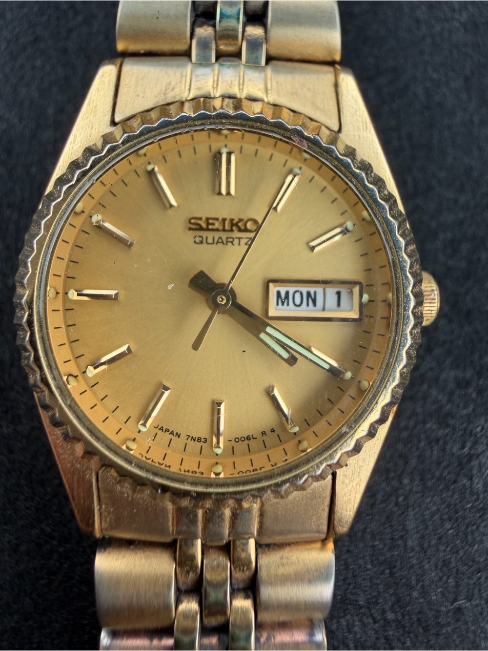 Vintage 1993 Seiko Quartz Gold Tone Day Date Watch 7N83-0049 womens